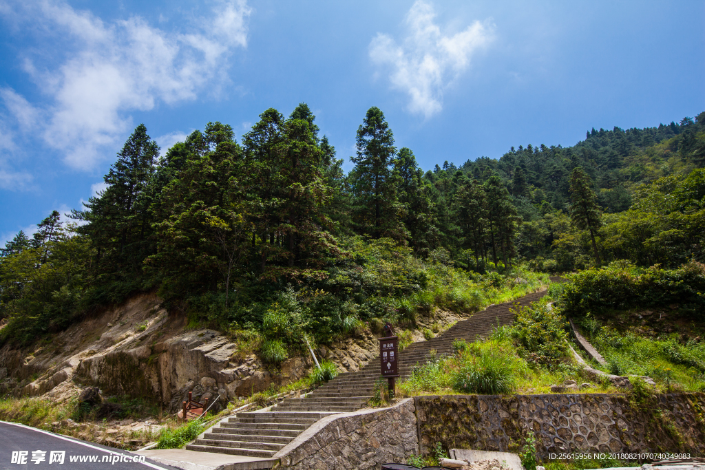 明月山