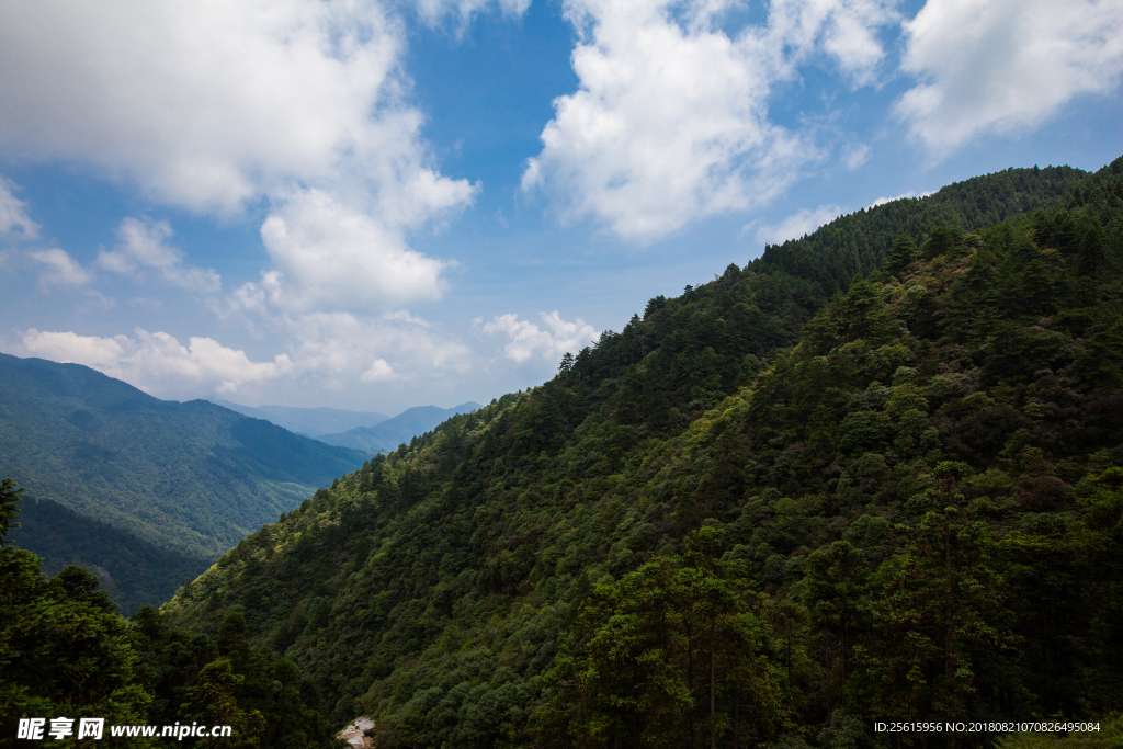 明月山