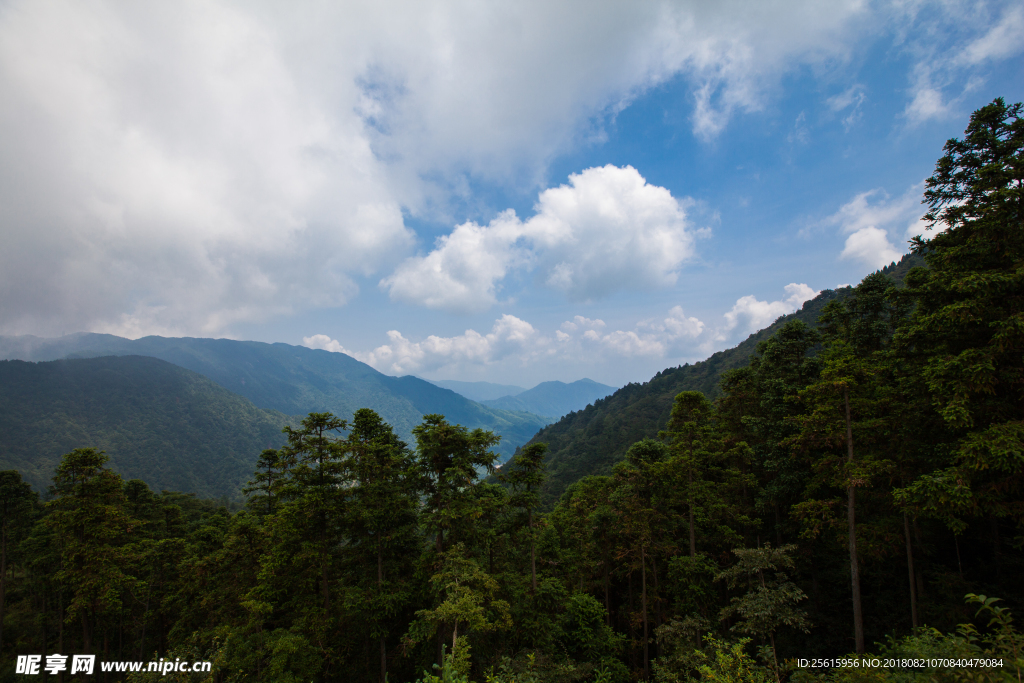 明月山