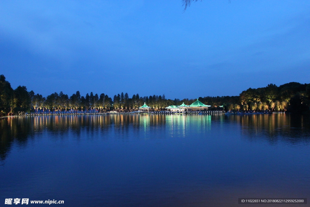 东湖夜景