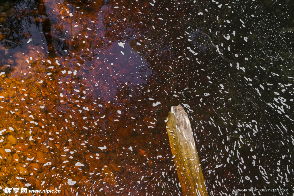 岩石海浪水面 山泉  鹅卵石