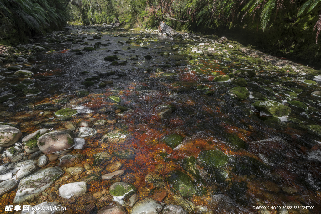 岩石海浪水面 山泉  鹅卵石