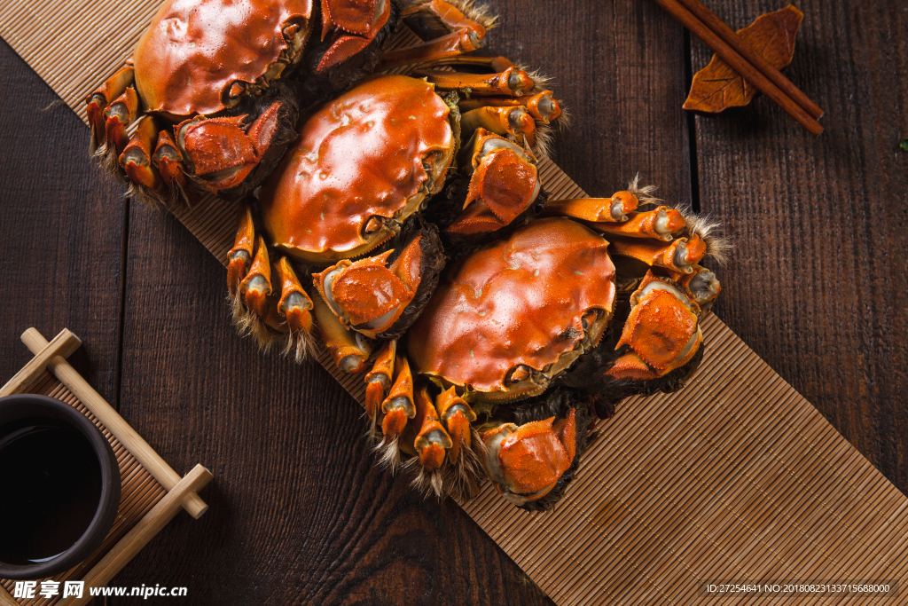 秋天肥美螃蟹高清背景素材