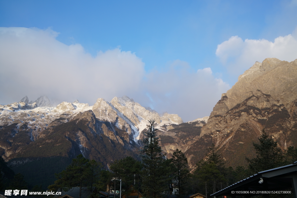 玉龙雪山 清晨 云