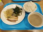 快餐 一碟菜 白色碟子 吃快餐