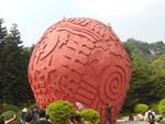 巨球雕塑