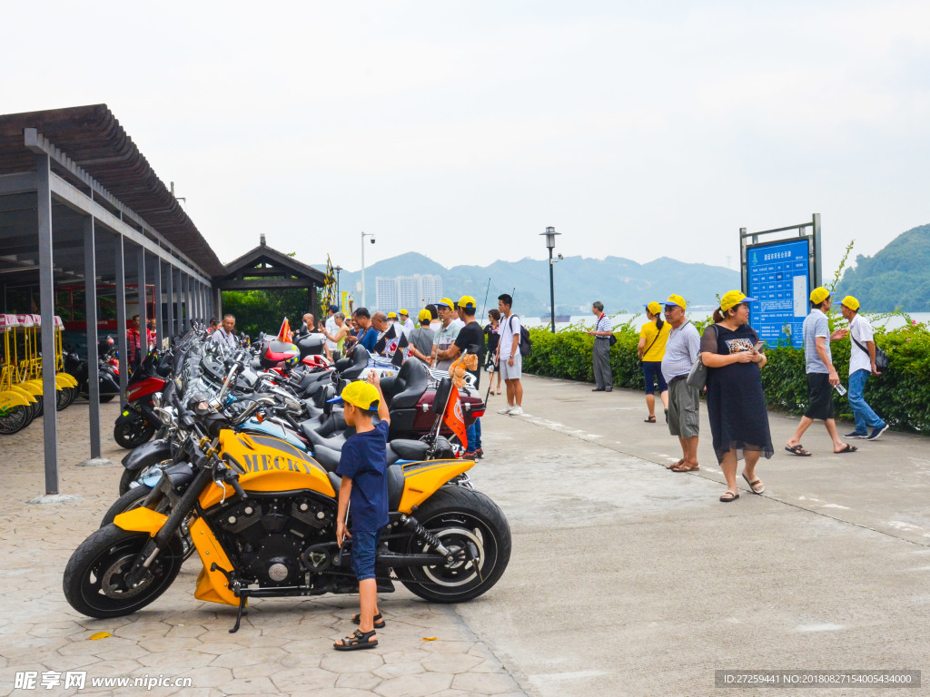 摩托车