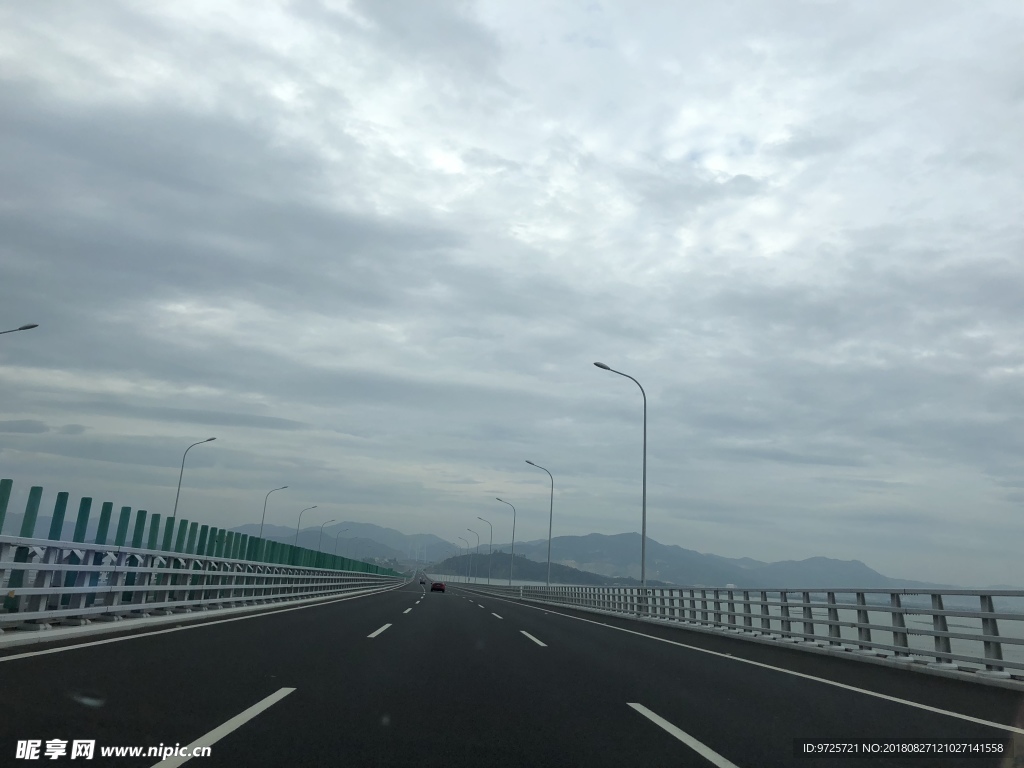 雨天路上随拍