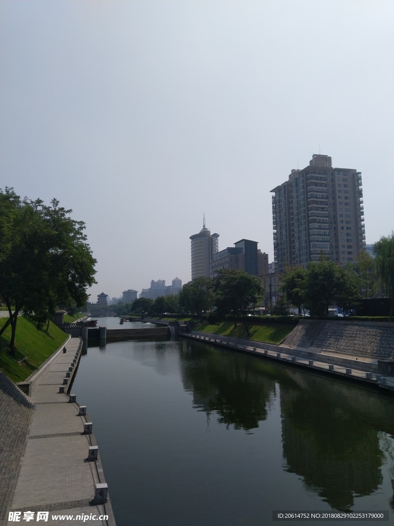 护城河美景