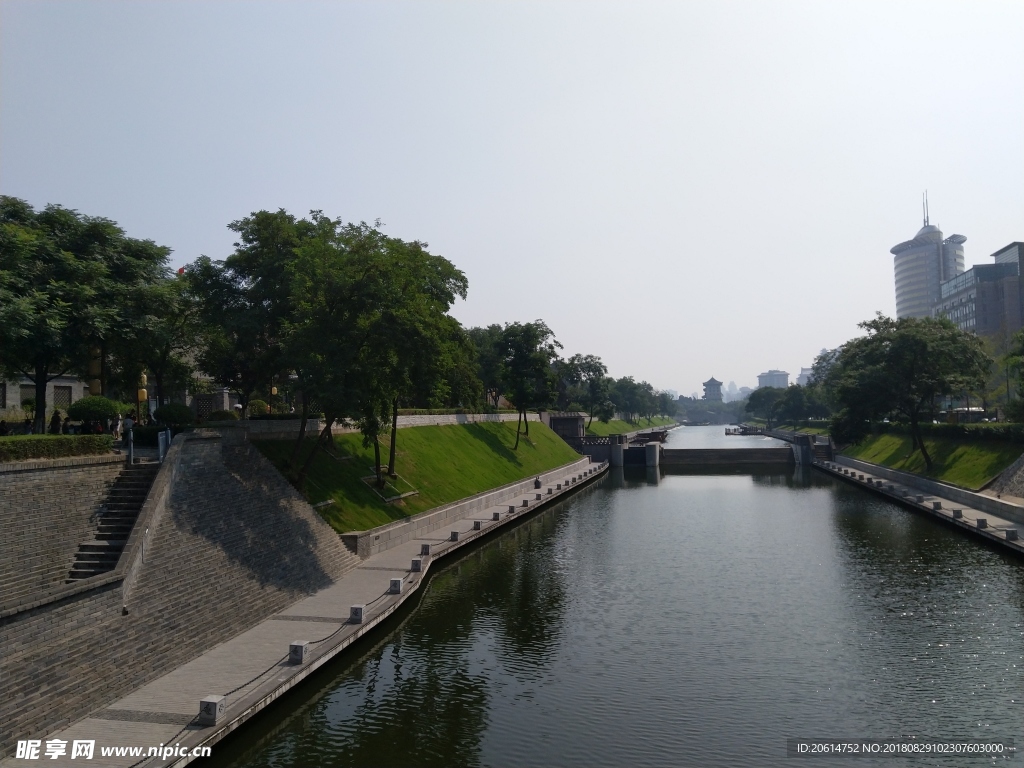 护城河美景