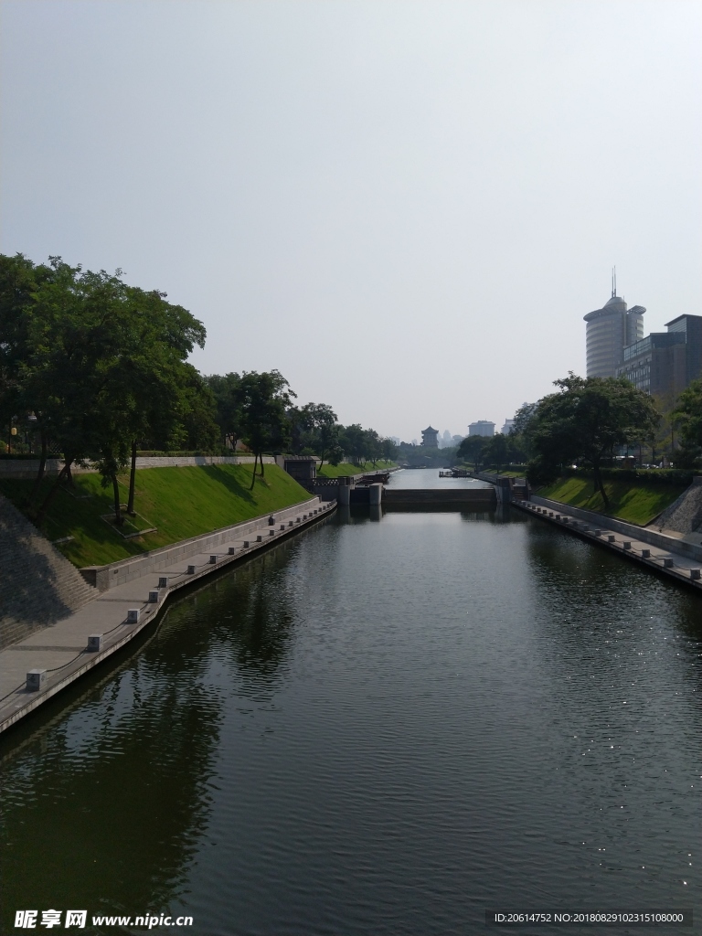 护城河美景