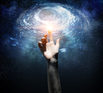 手指指向星空图片