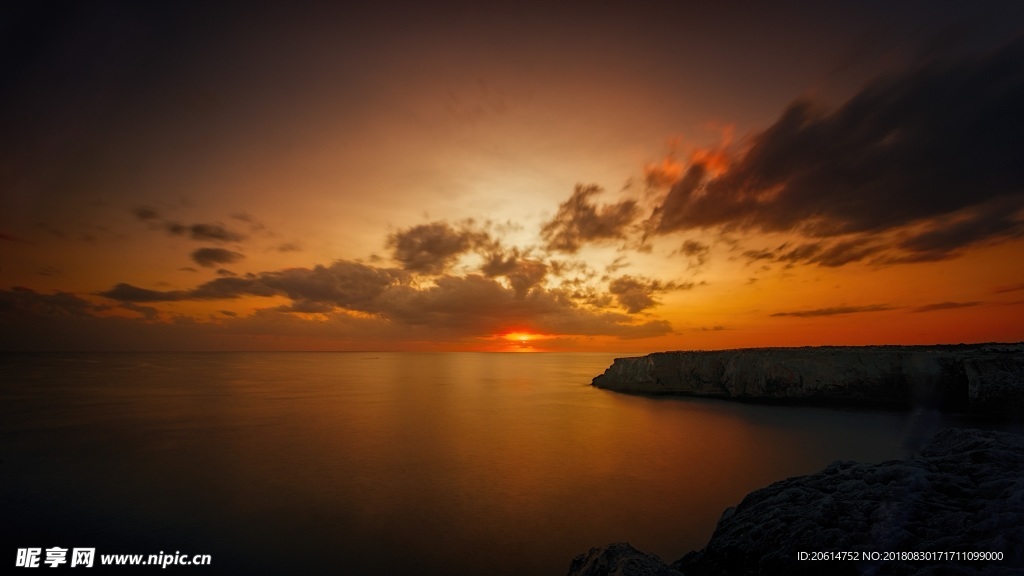 夕阳下的大海风景