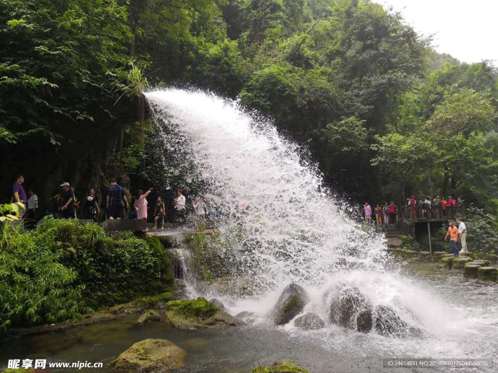 瀑布 流水