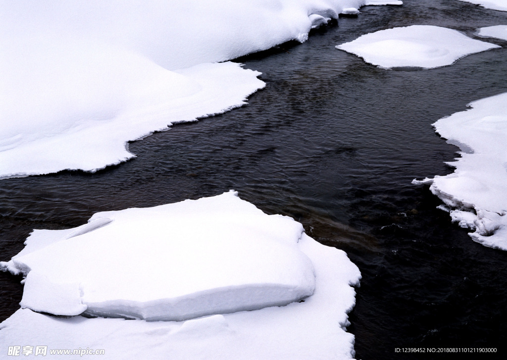 冰冻的河流