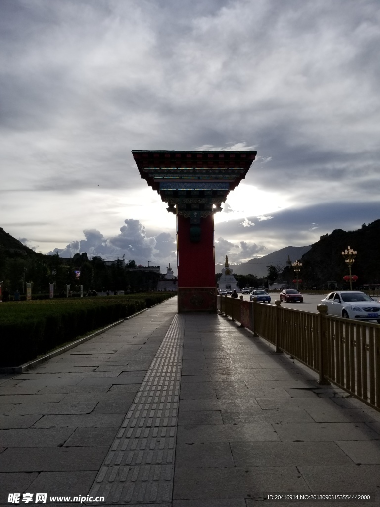 布达拉宫广场