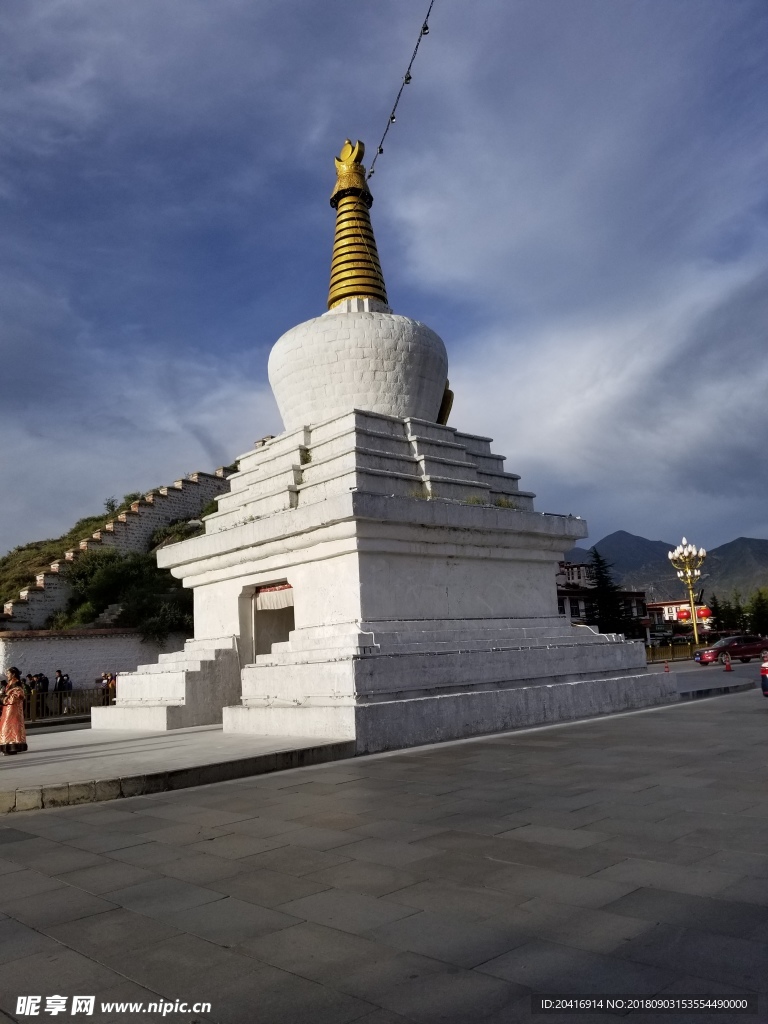 布达拉宫广场白塔