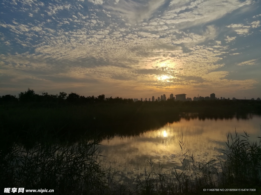 夕阳云层云海