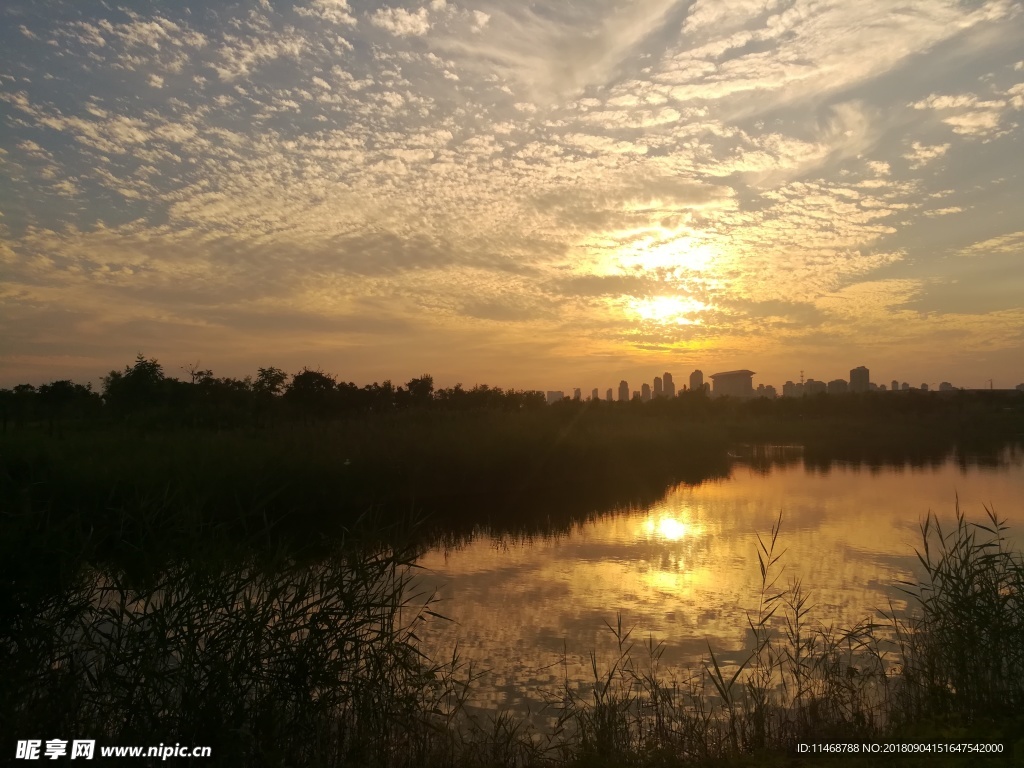 夕阳云层云海