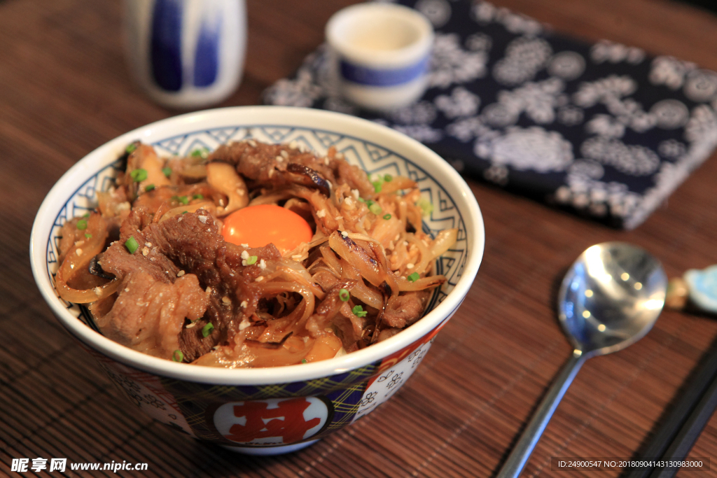 牛肉丼