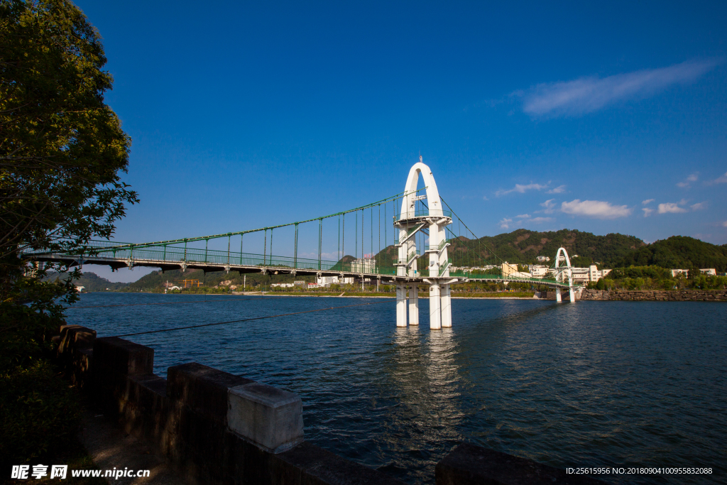 新安江观光索桥
