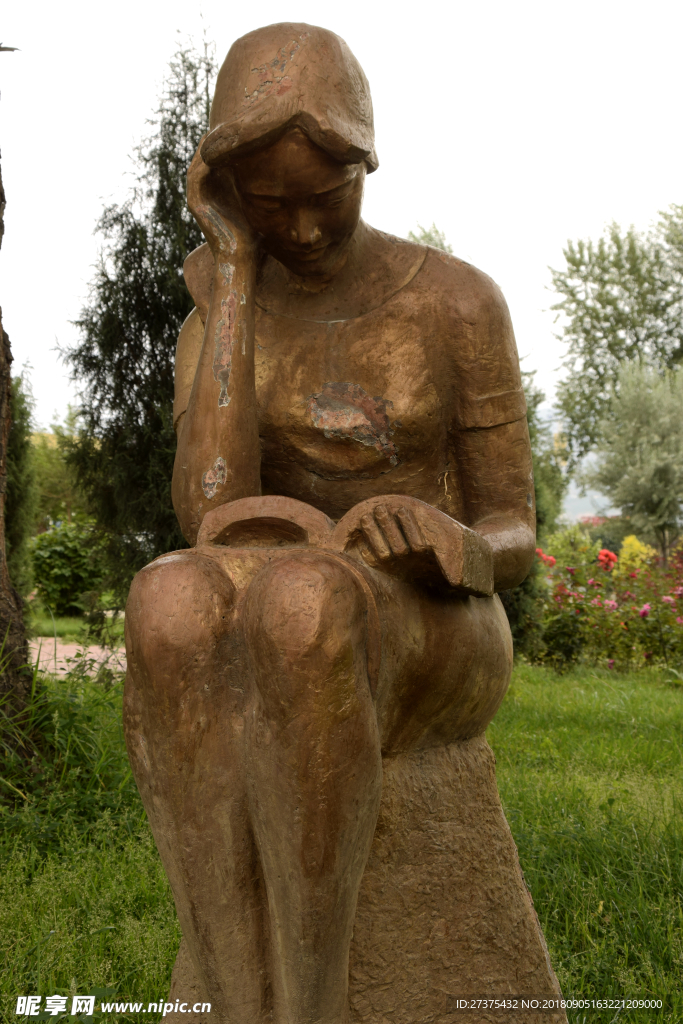 雕塑读书