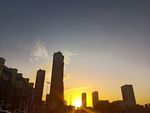 夕阳下的城市风光