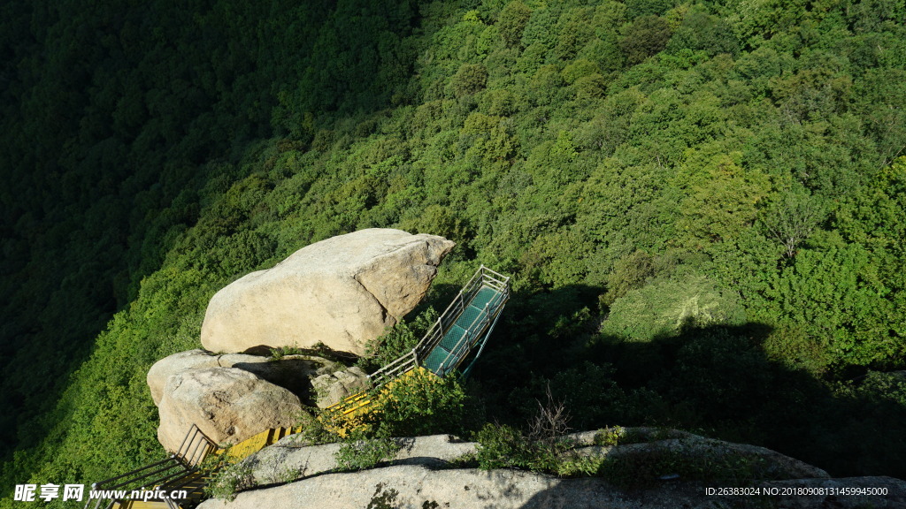 朱雀山玻璃栈道