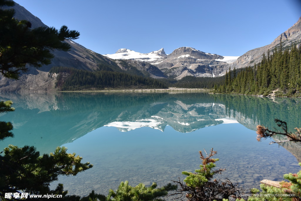 湖光山色美丽风景图片