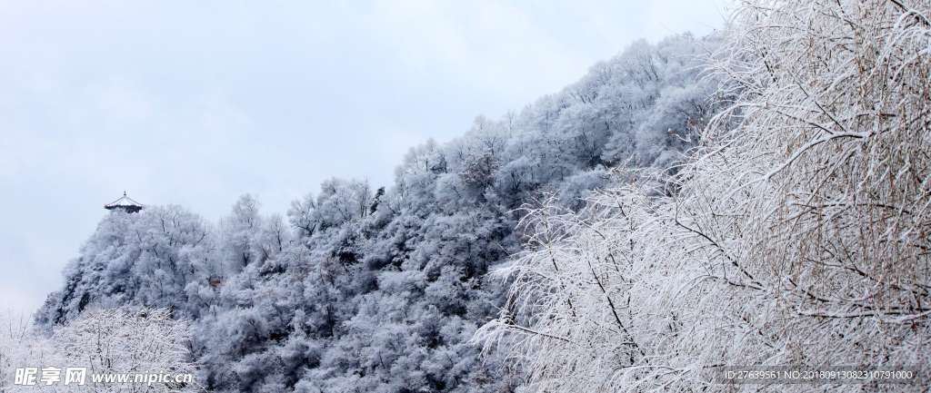 雪后的山