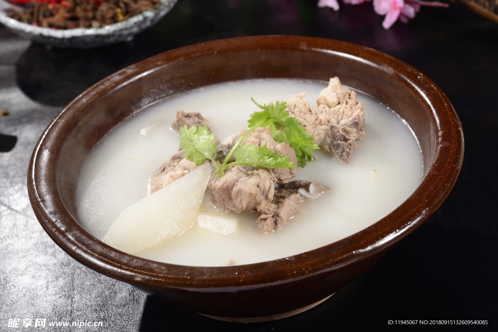 萝卜炖龙骨
