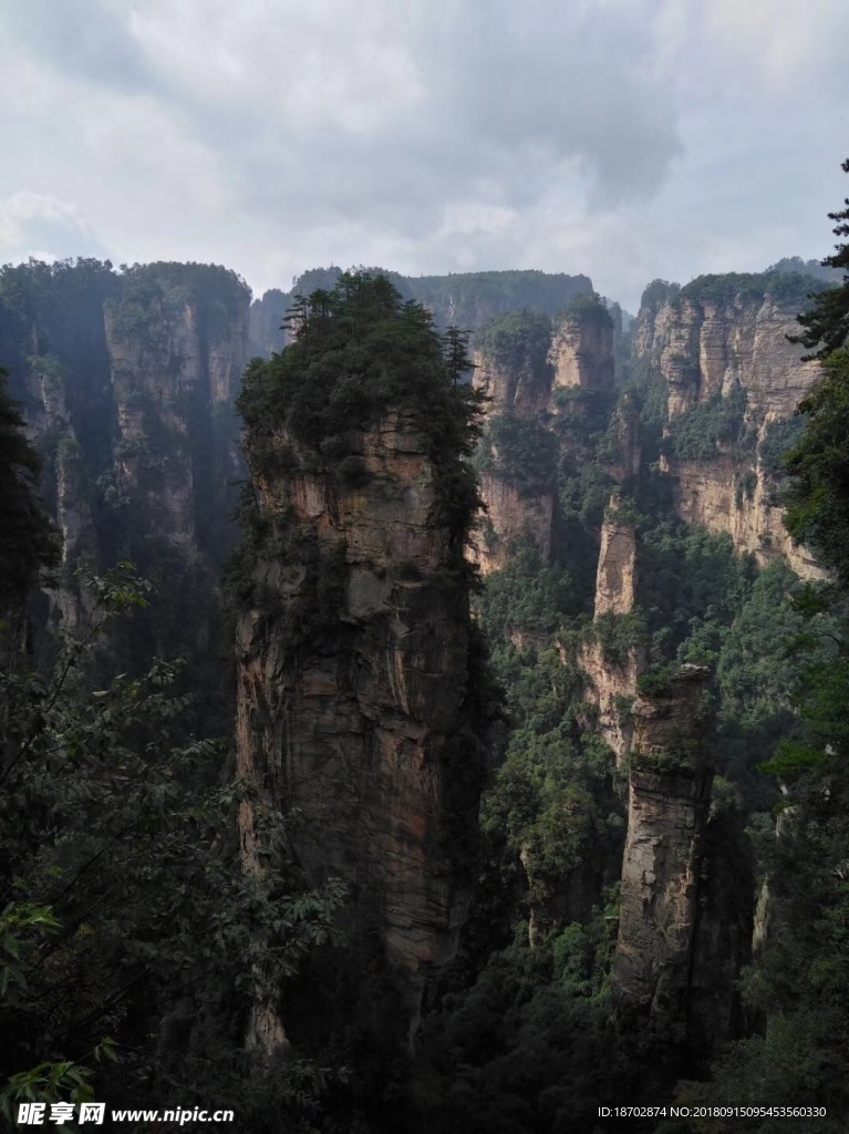 奇山峰
