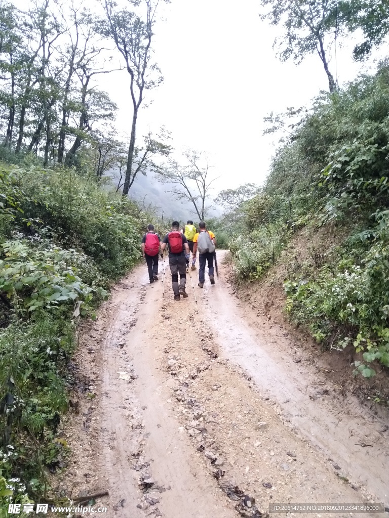 攀登高山