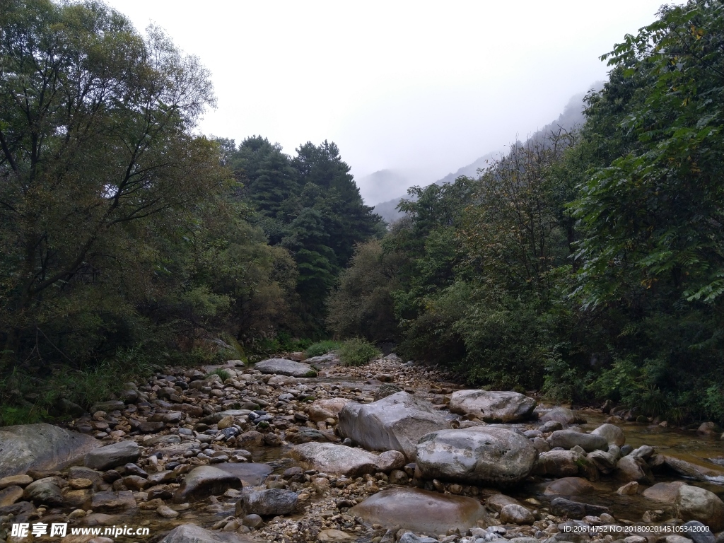 山间河流