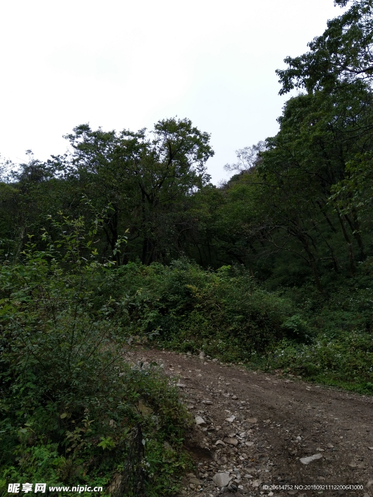 日暮下的大山风景