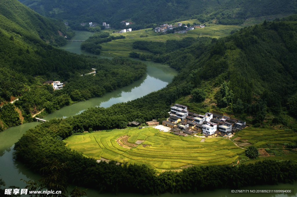 山清水绿 碧波荡漾 名山大川