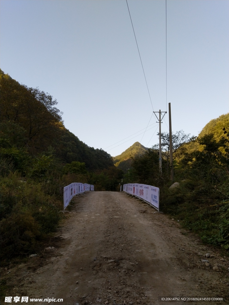 夕阳下的大山风景