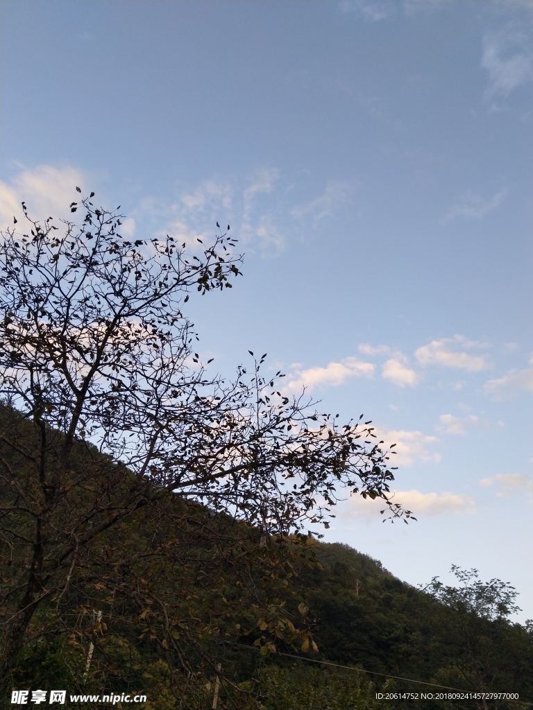 日暮下的大山风景