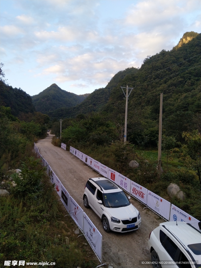 日暮下的大山风景