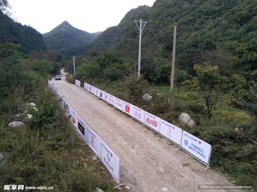 日暮下的大山风景