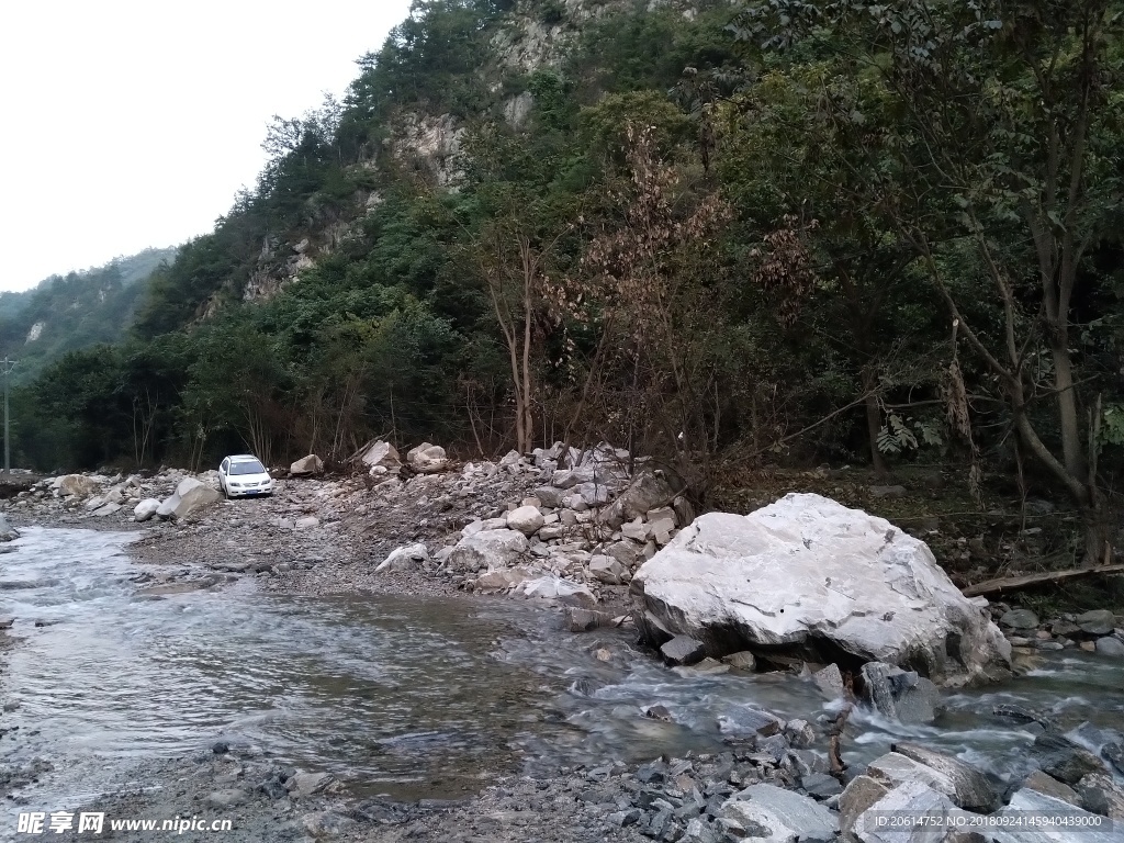 清晨里的大山风景