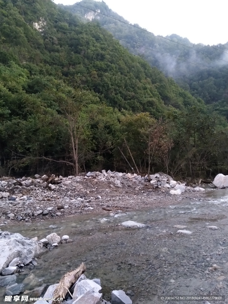 清晨里的大山风景