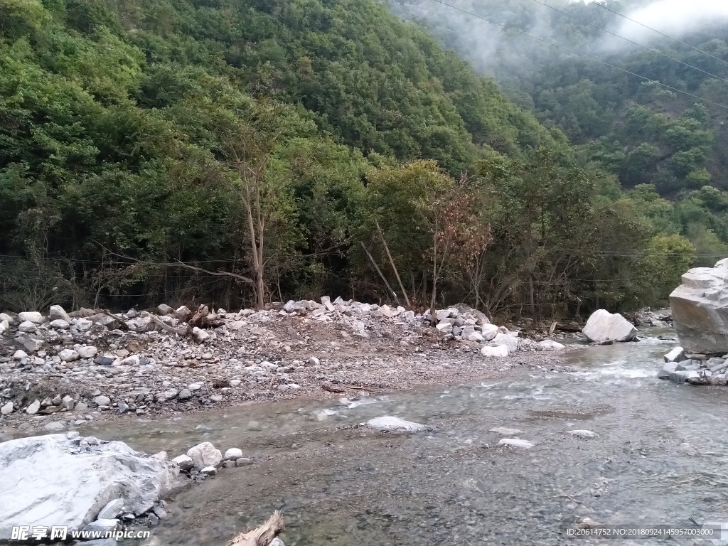 清晨里的大山风景