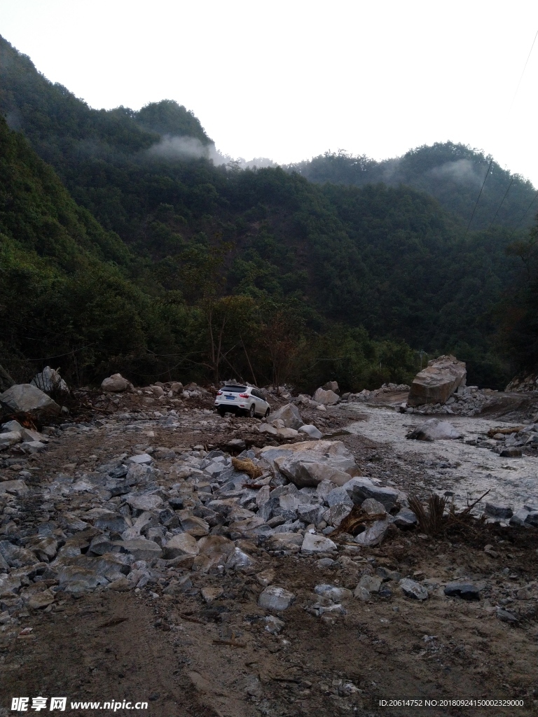 清晨里的大山风景