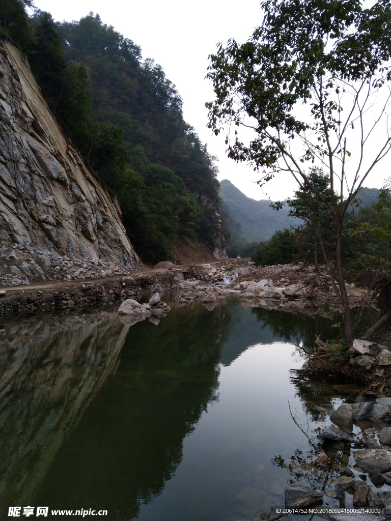 清晨里的大山风景