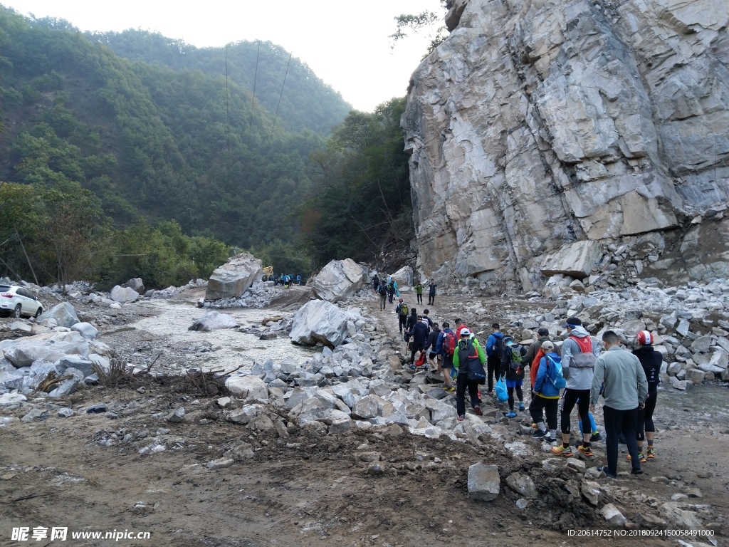 清晨里的大山风景