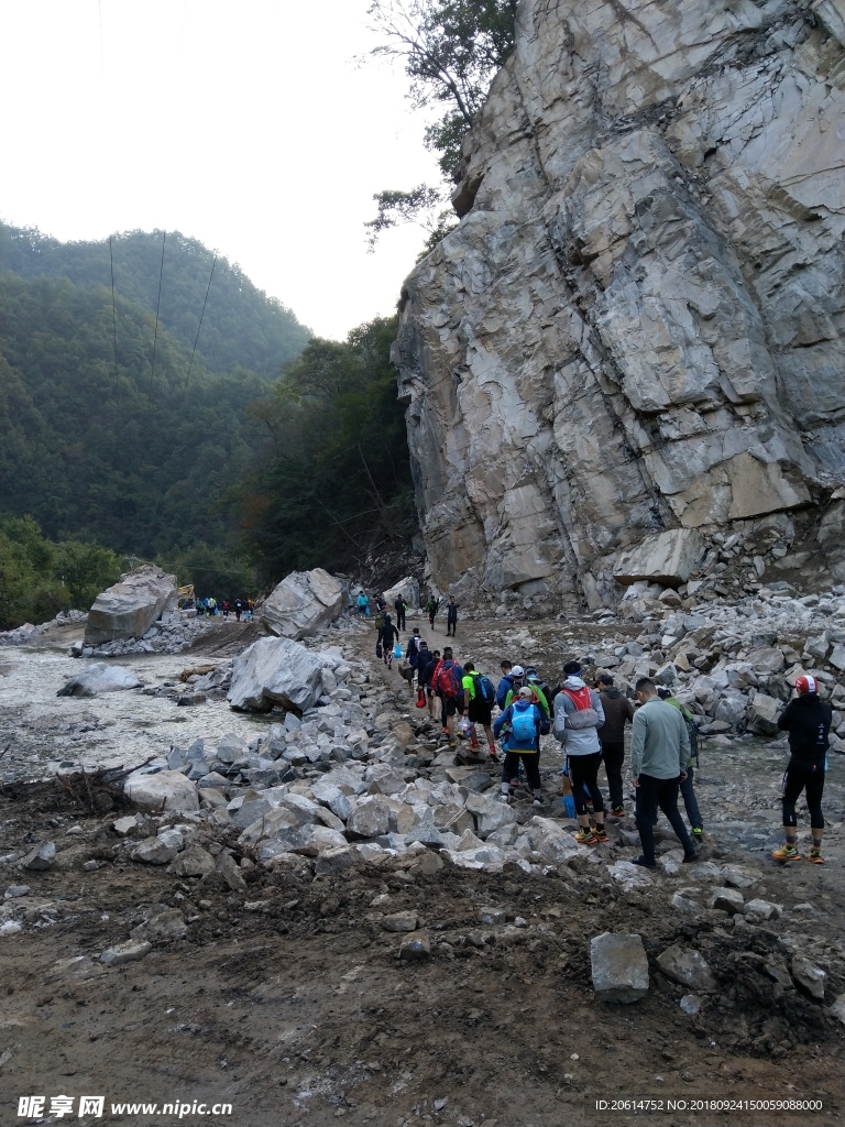 清晨里的大山风景