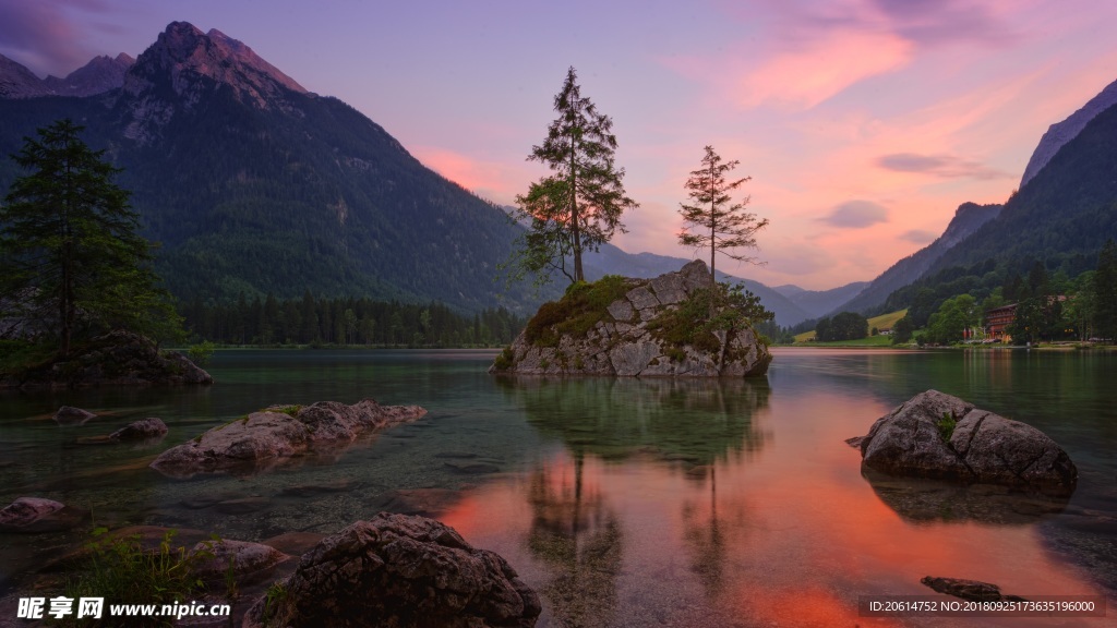 夕阳下的山水风景