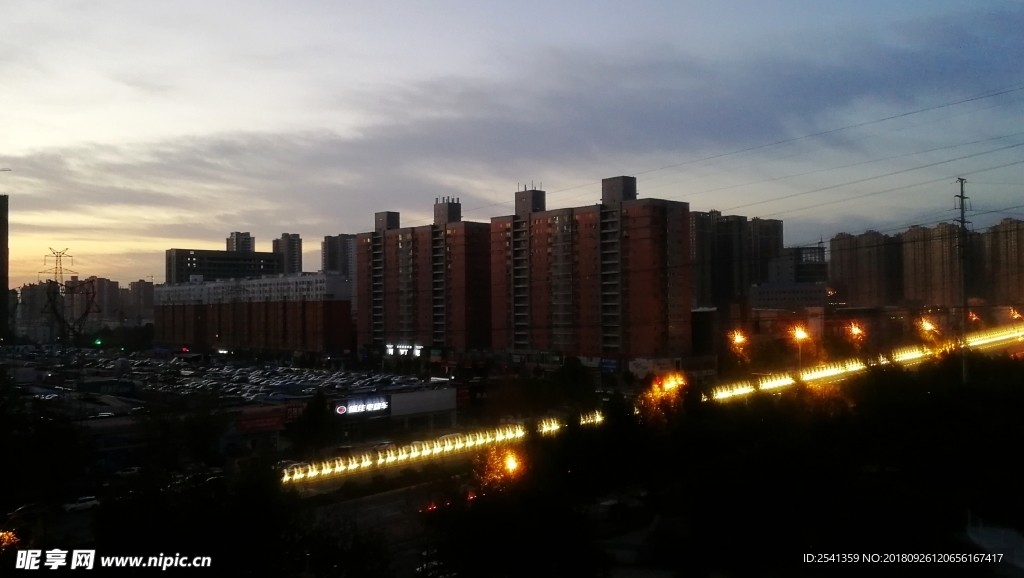 城市曙光