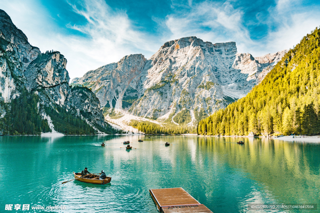 高山湖泊风景